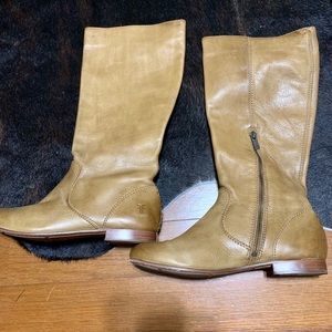 Frye camel colored short heel boot